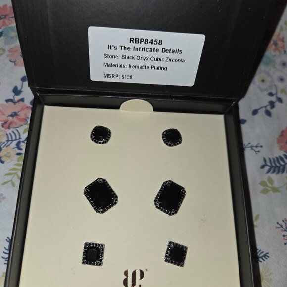 Simply Studs Bomb Party - Picture 2 of 3